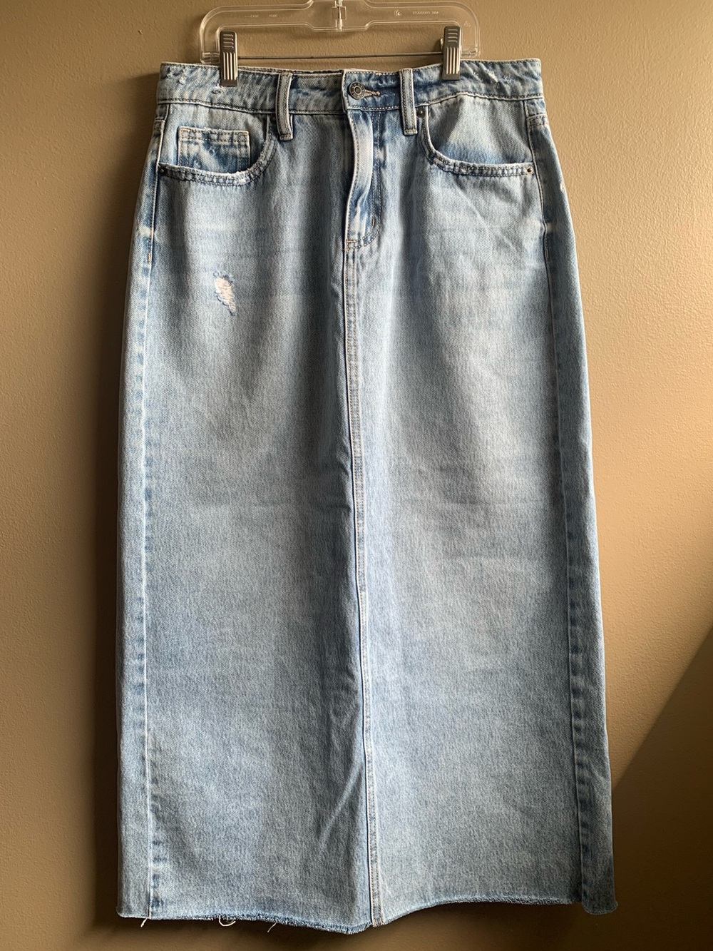 Carly Jean Los Angeles Women's Light Wash Denim Midi Skirt - Size Medium